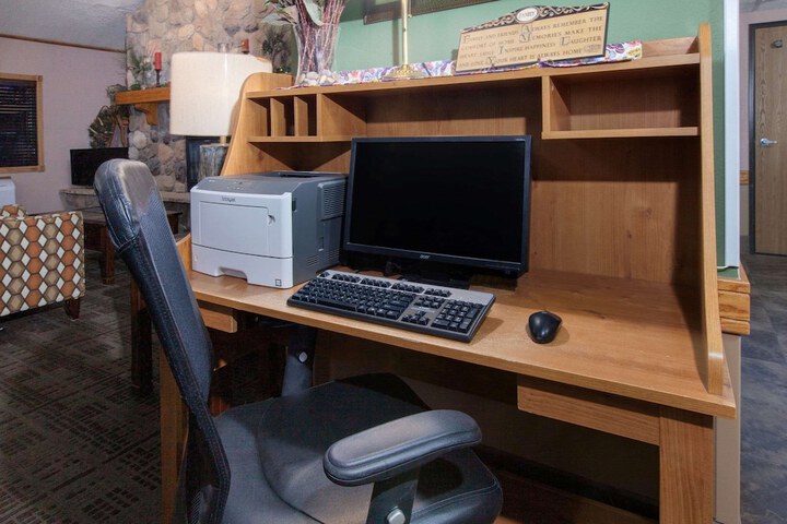 Business Center 40 of 41