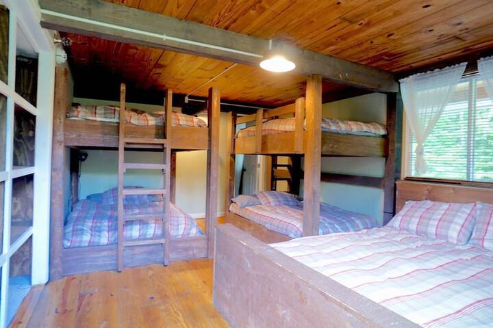 Room 6 of 33