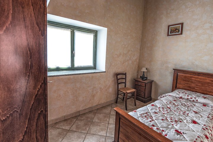 Room 2 of 38
