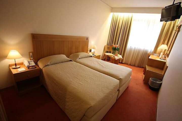 Room 2 of 19
