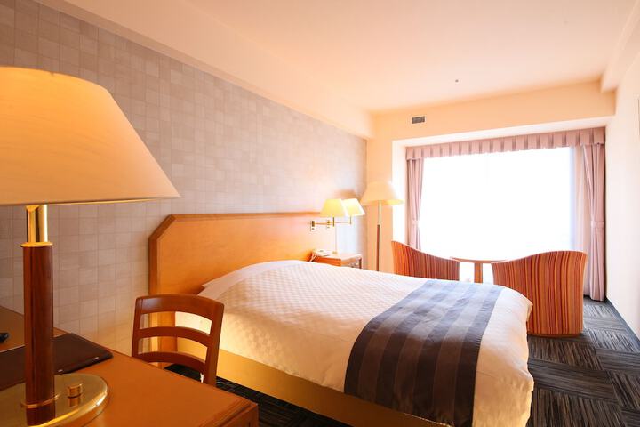 Room 3 of 82