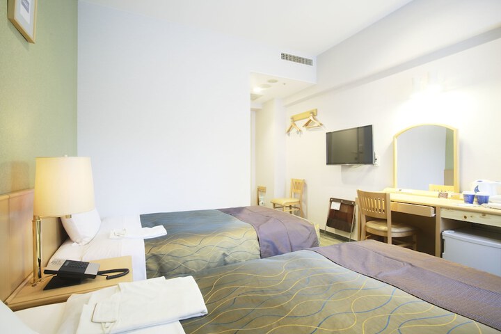 Room 9 of 48