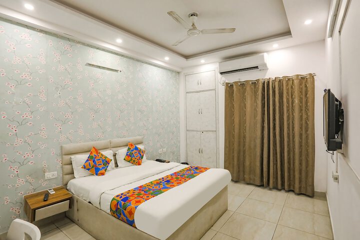 Room 17 of 30