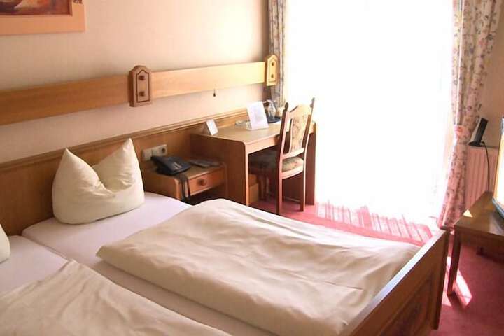 Room 6 of 32