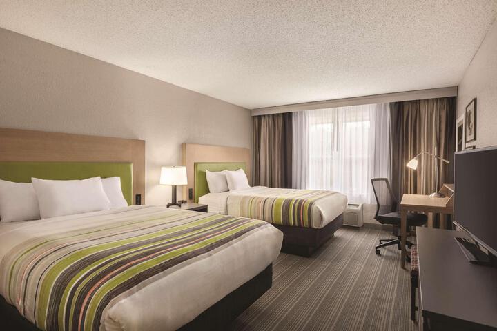 2 Queen Beds (1 of 8)