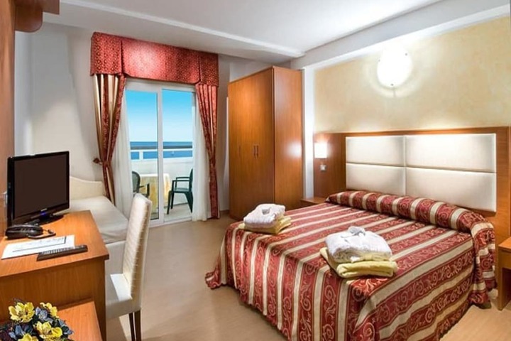 Room 3 of 27