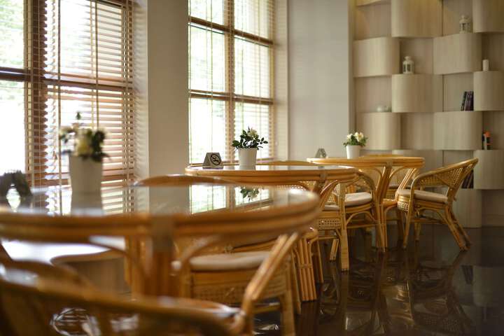 Dining 54 of 77