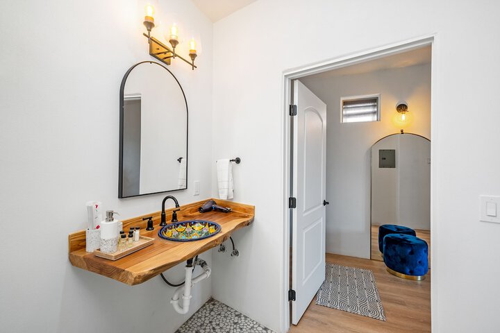 Room 2 of 39