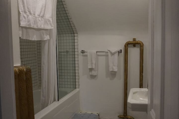Room 60 of 76