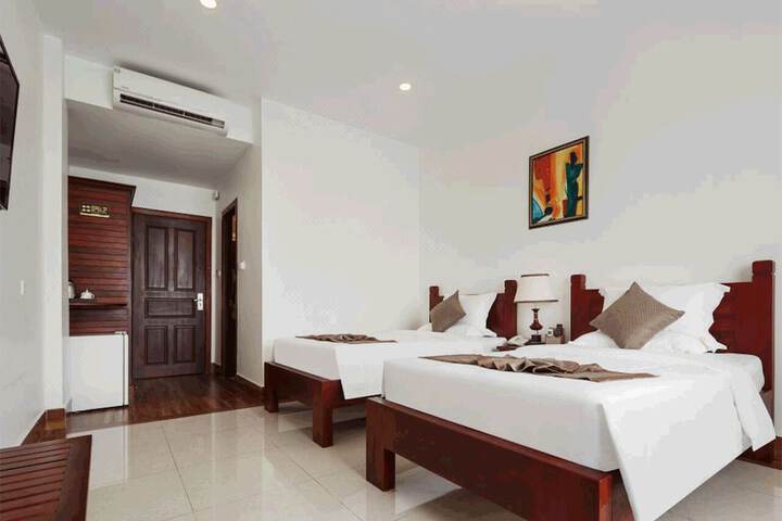 Room 9 of 28