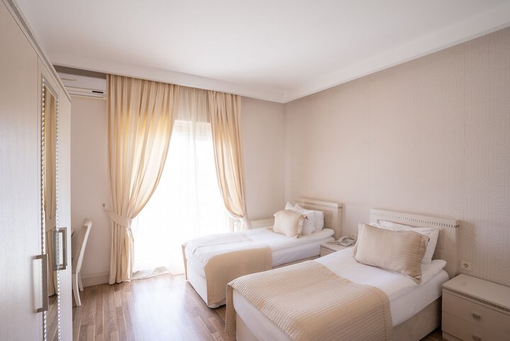 Room 9 of 119