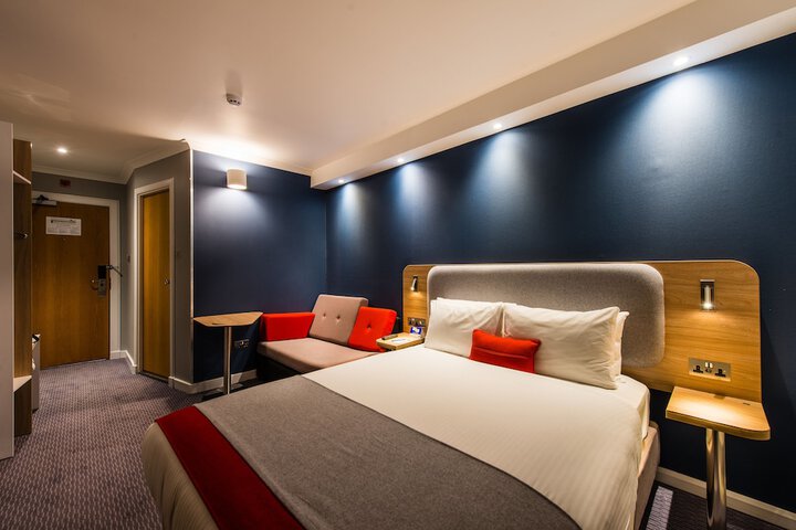 Room 9 of 28