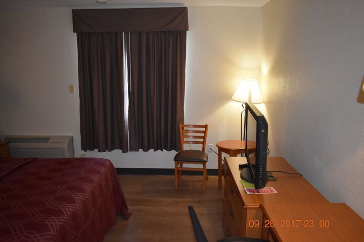 Economy Single Queen Bed (1 of 6)