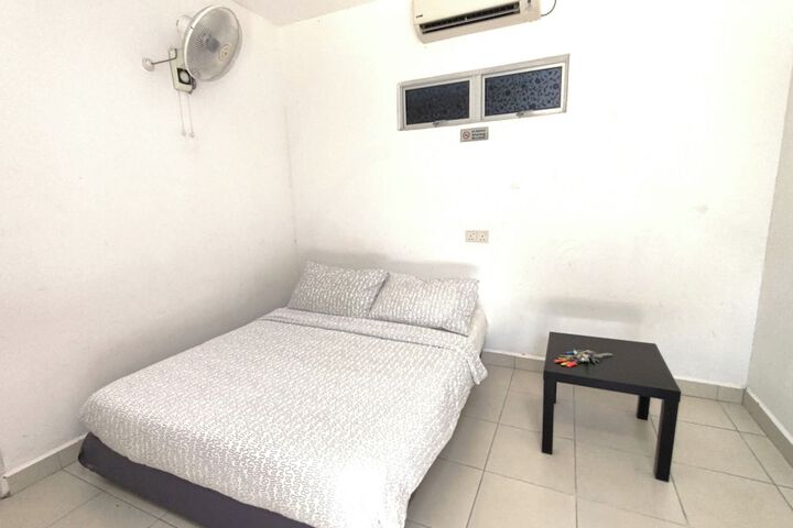 Room 3 of 27