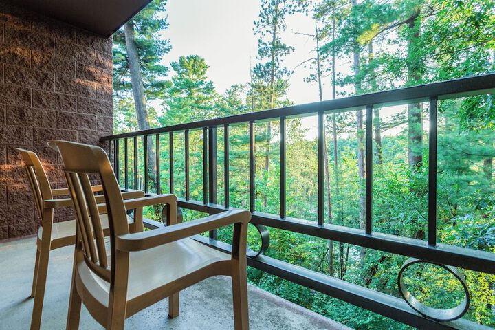 2 Queen Beds Mobility Accessible Villa Golf View (36 of 68)