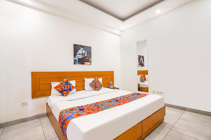 Room 15 of 32
