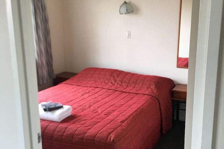 Room 5 of 62