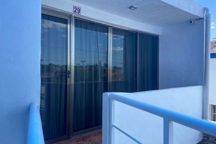 Room 5 of 33