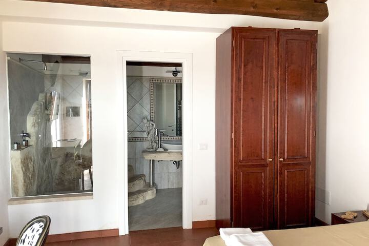 Room 6 of 67