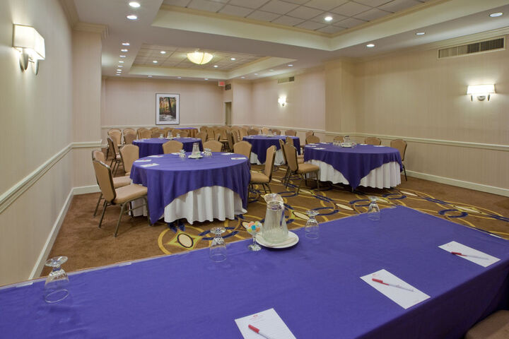 Ballroom/Hall 32 of 94