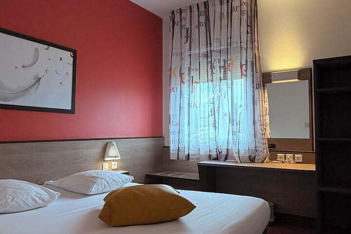 Room 9 of 38