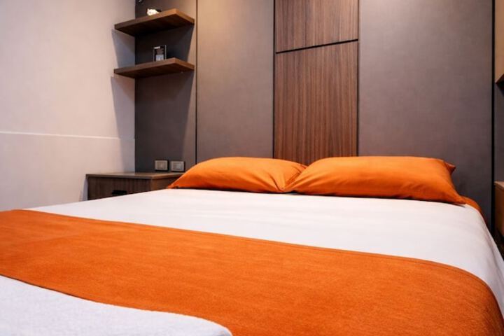 Room 9 of 19