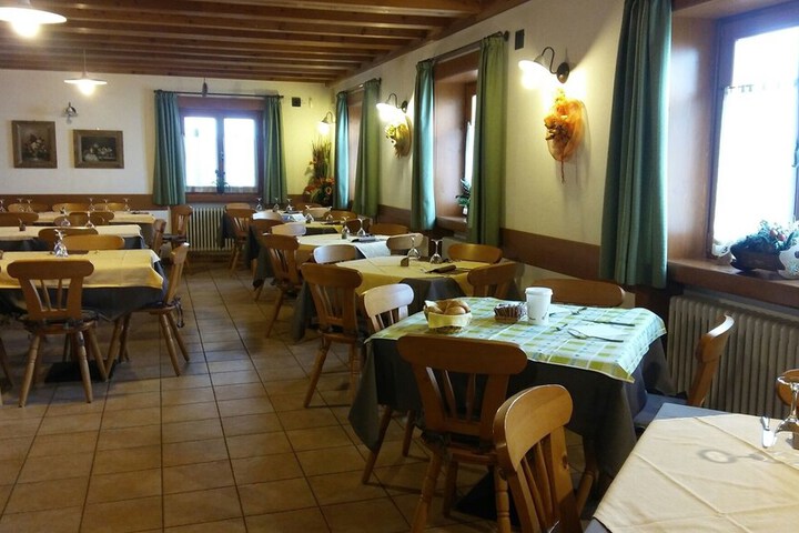 Dining 30 of 67