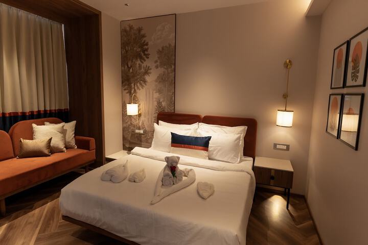 Room 9 of 18