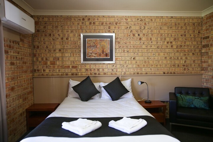 Room 4 of 44