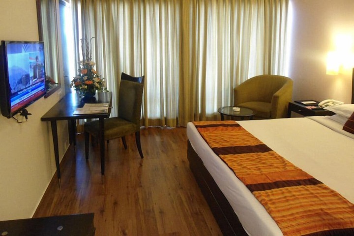 Room 4 of 12