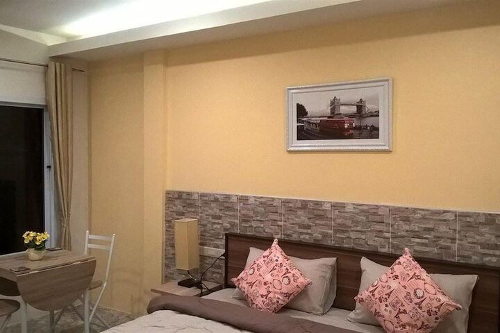 Room 10 of 32