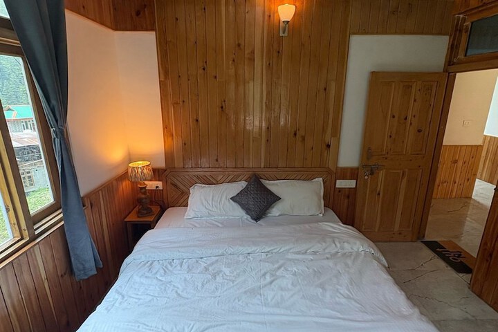 Room 2 of 21
