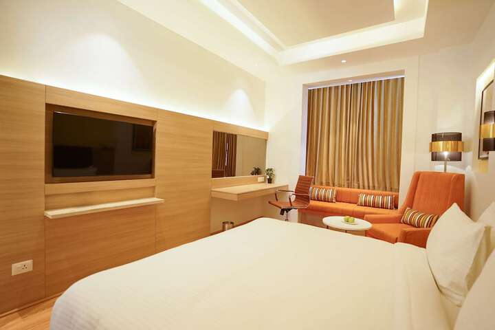 Room 5 of 33