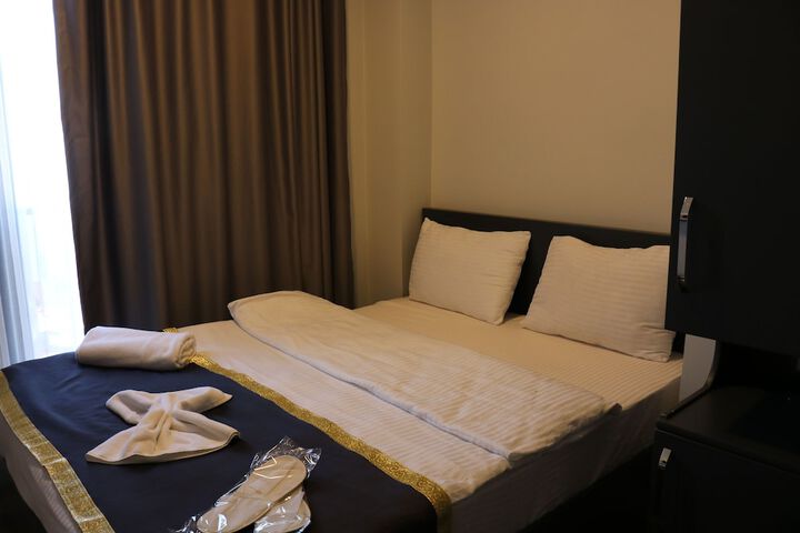 Room 4 of 13