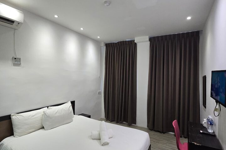 Room 15 of 27