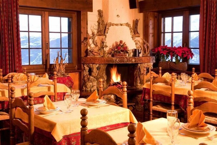 Dining 19 of 65