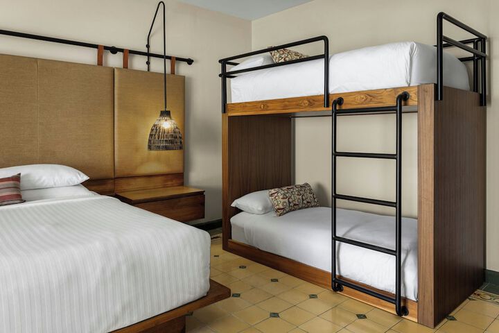 Room 25 of 131