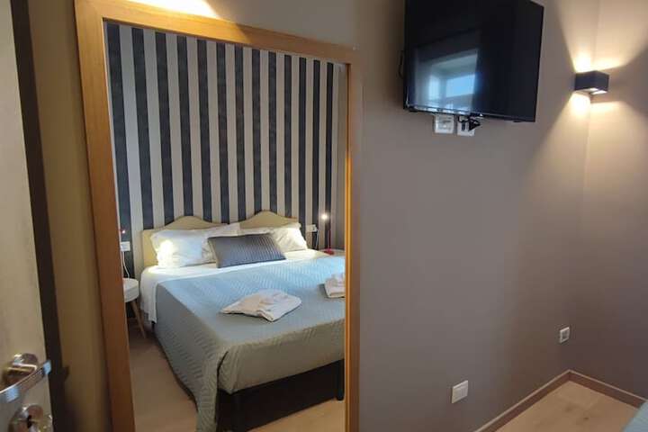 Room 14 of 50