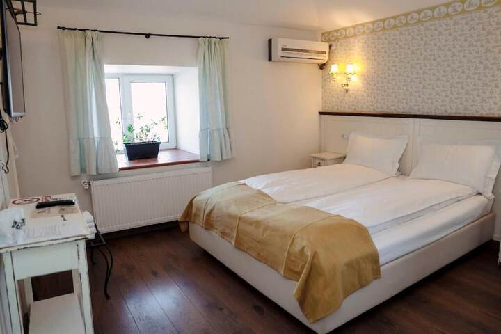 Room 9 of 44
