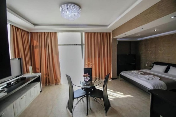 Room 5 of 11