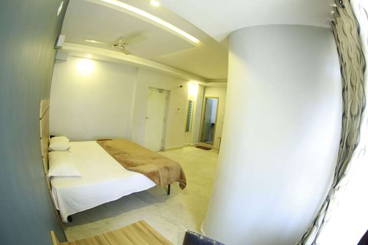 Room 5 of 32