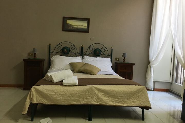 Room 4 of 32