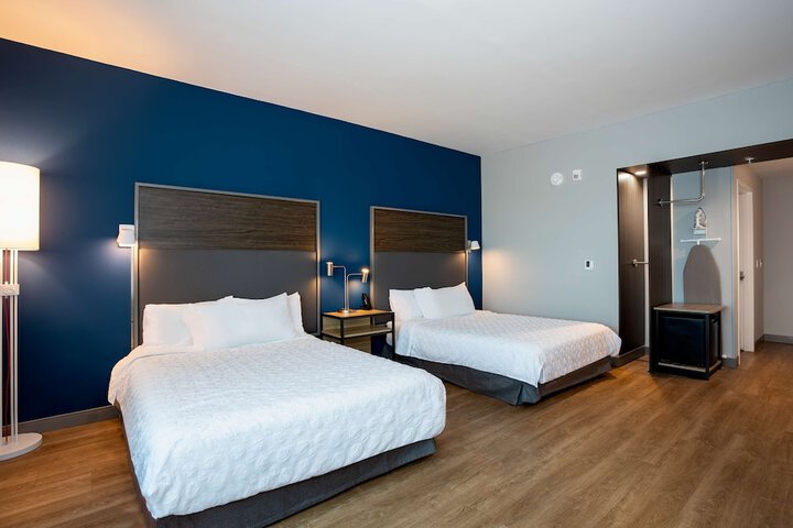 2 Queen Beds Hearing Accessible (3 of 11)