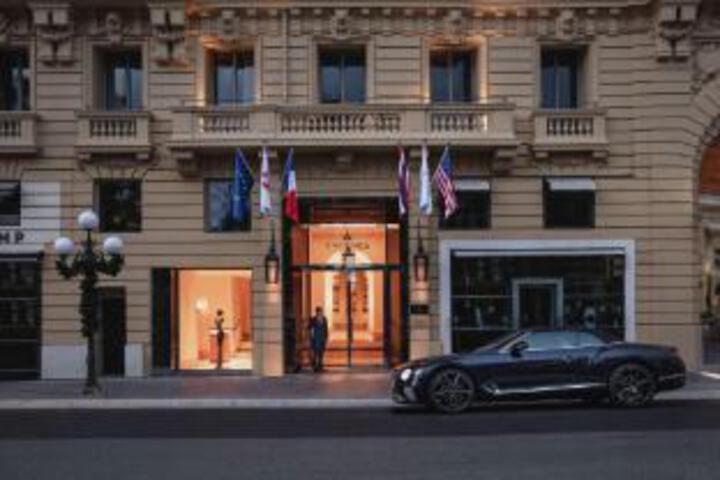 Exterior of Hotel Plaza