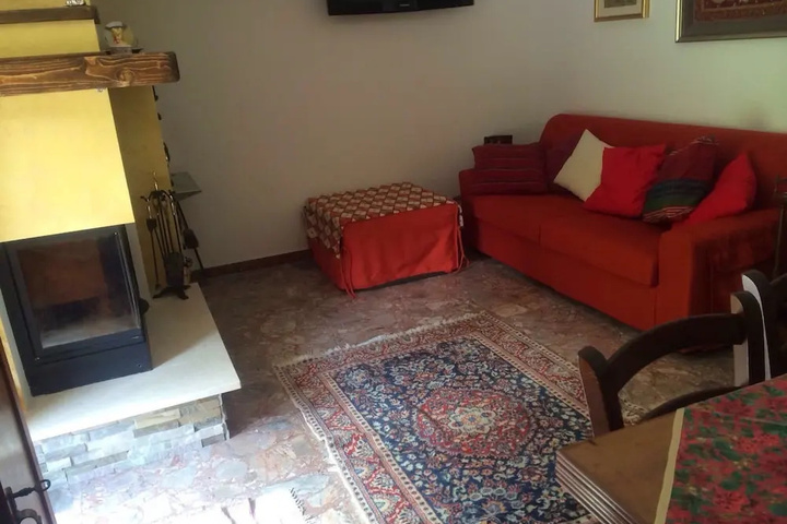 Room 5 of 12