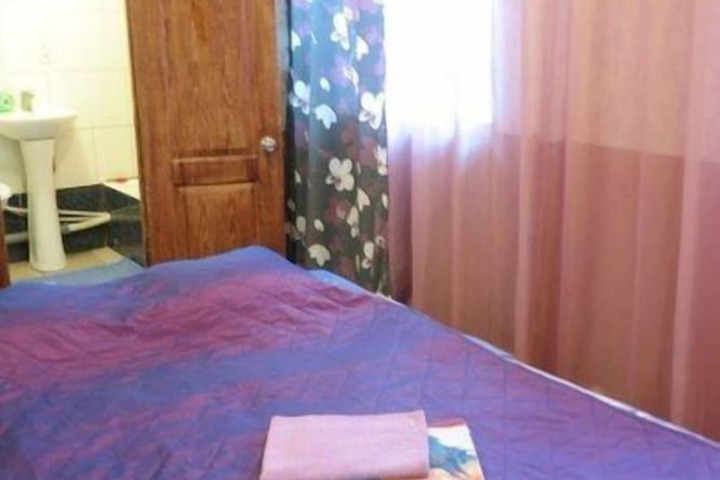 Room 4 of 16