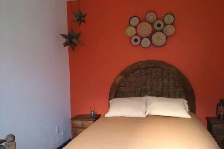 Room 5 of 12