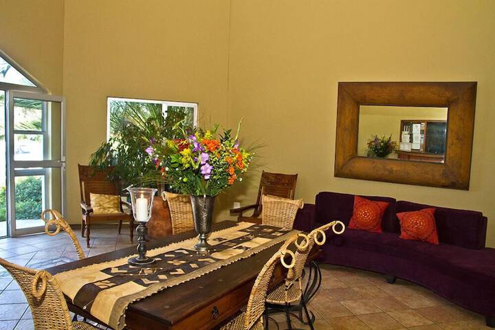 Entrance & Lobby