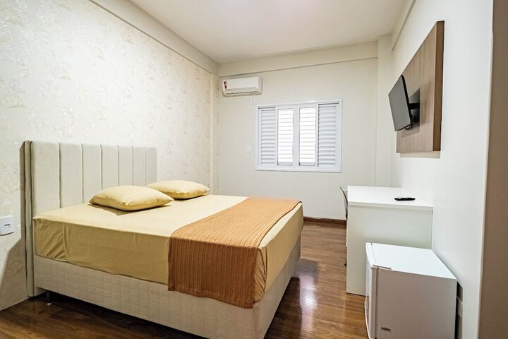 Room 2 of 9