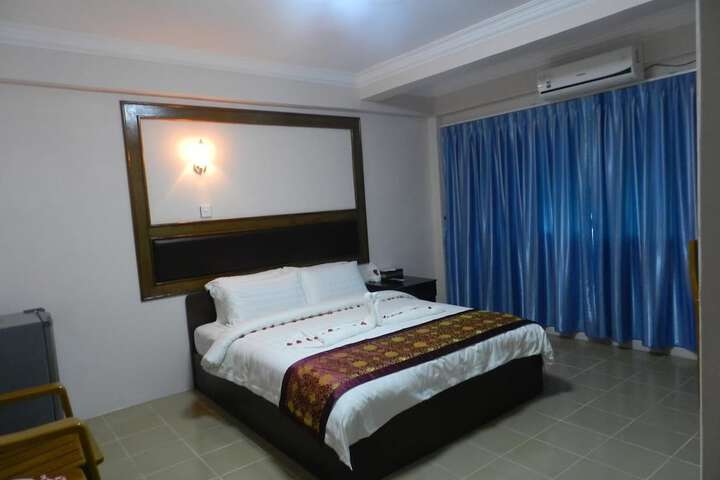 Room 9 of 29